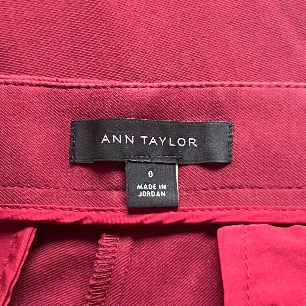 Pants Cropped By Ann Taylor In Red, Size: 0