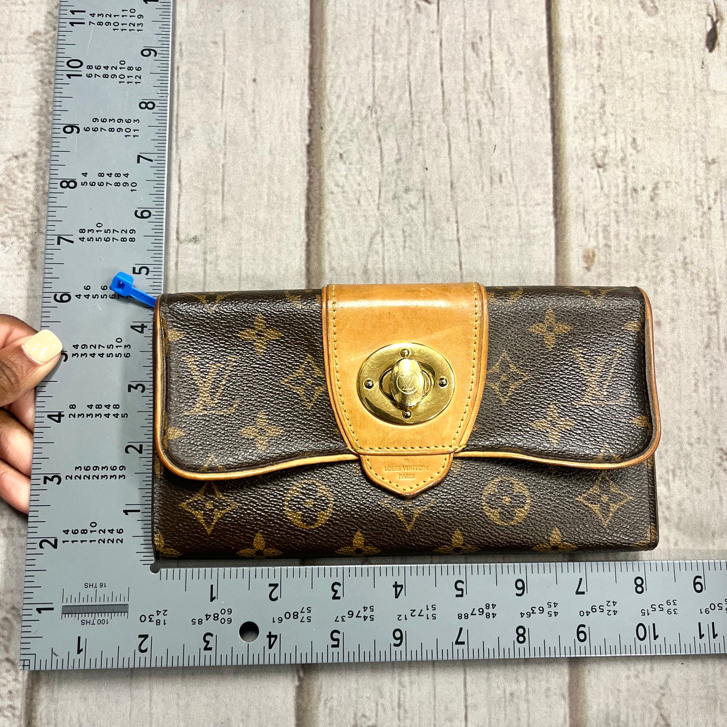 Wallet Luxury Designer By Louis Vuitton, Size: Medium