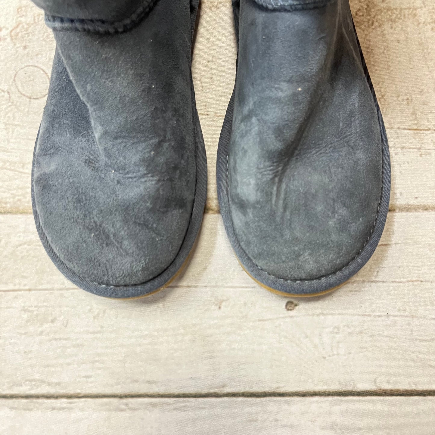 Boots Ankle Flats By Ugg Size: 6