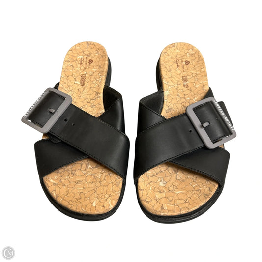 Sandals Flats By Clarks In Black & Tan, Size: 6
