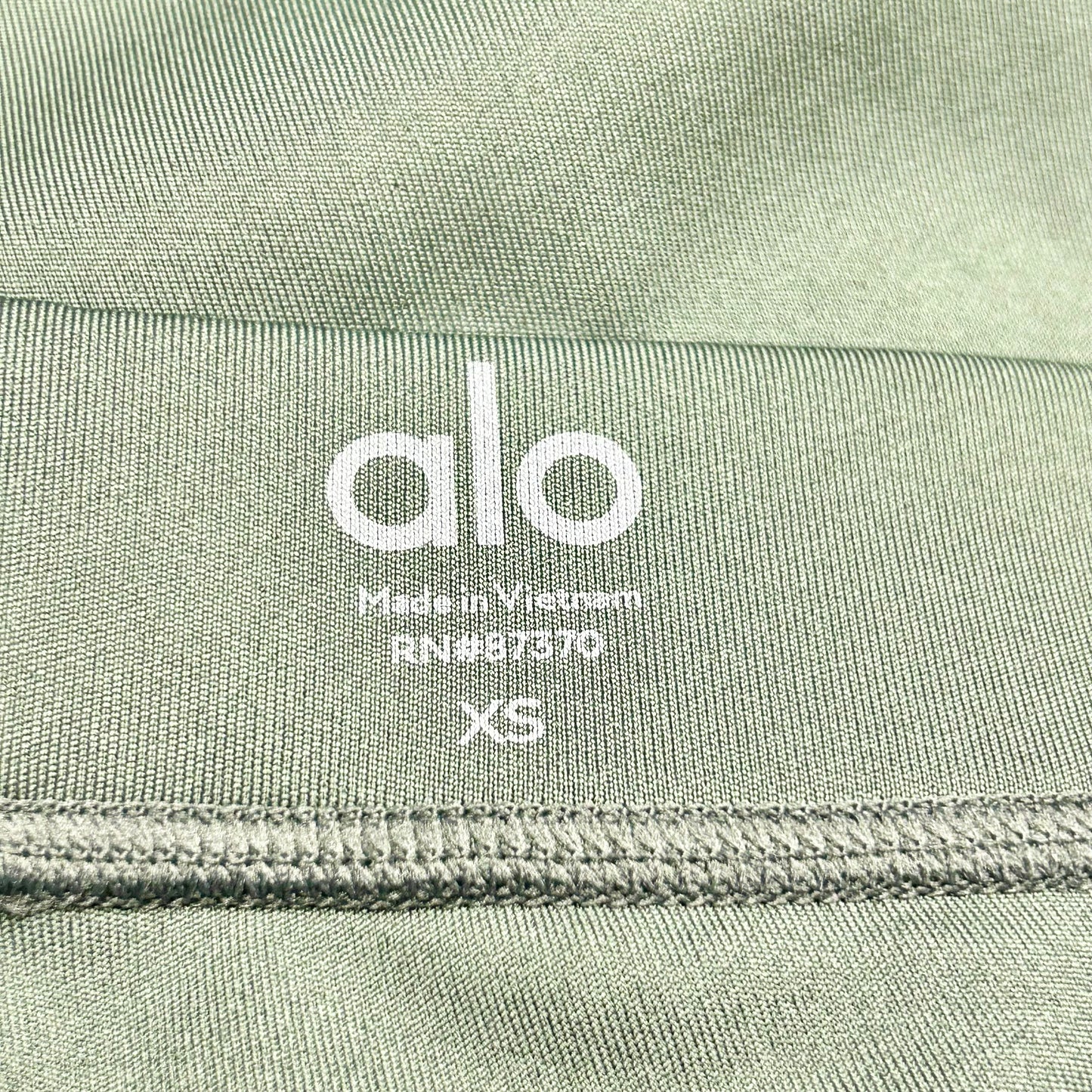 Green Athletic Leggings By Alo, Size: Xs