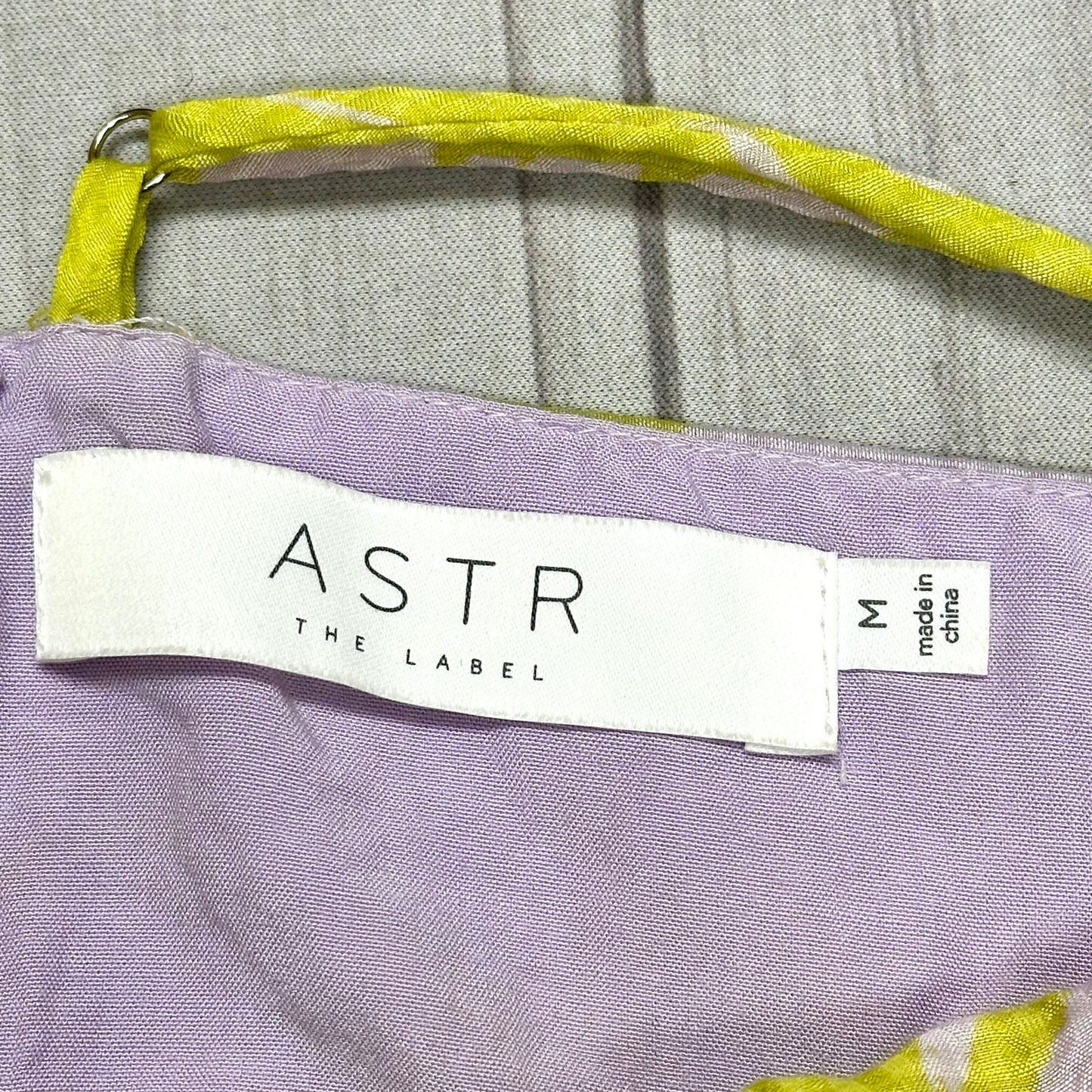 Top Sleeveless By Astr In Green, Size: M