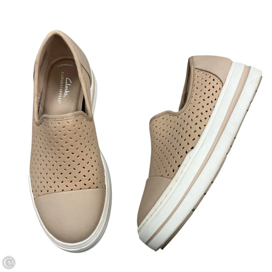 Shoes Sneakers By Clarks In Tan, Size: 8