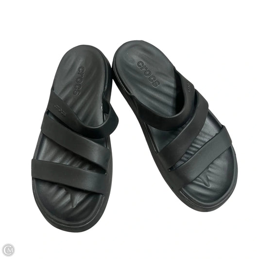 Sandals Flats By Crocs In Black, Size: 6
