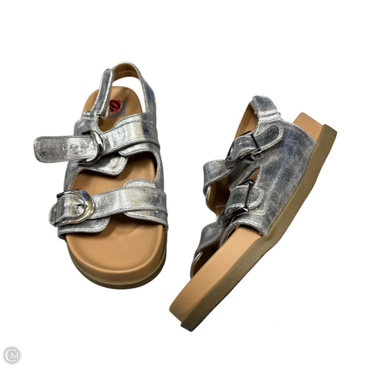 Sandals Flats By Dolce Vita In Silver, Size: 10