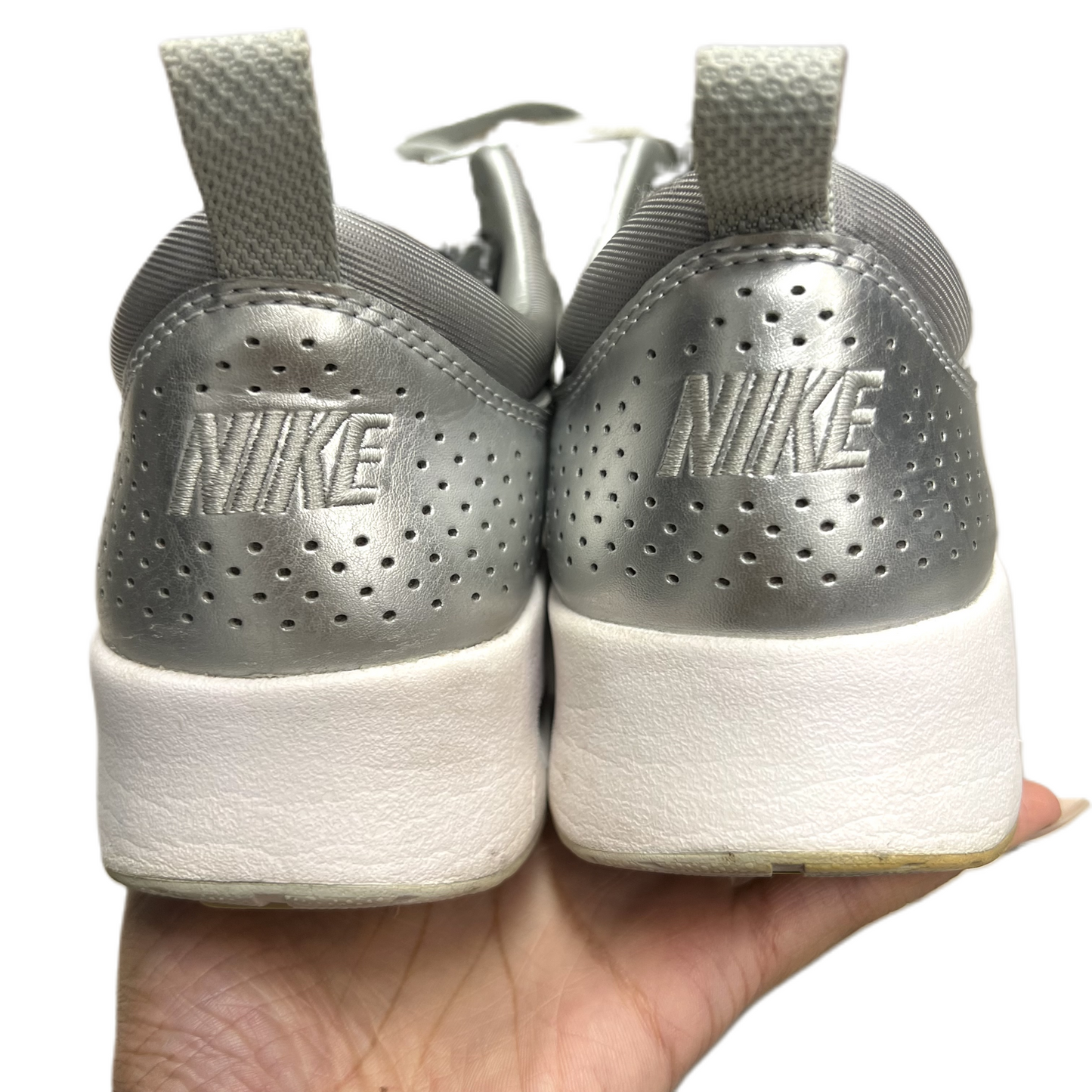 Shoes Sneakers By Nike In Silver, Size: 8.5