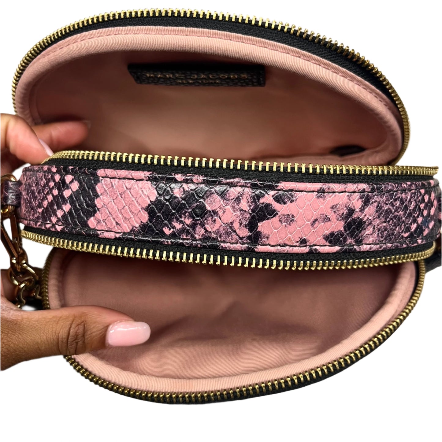 Crossbody Luxury Designer By Marc Jacobs  Size: Medium