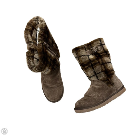 Boots Designer By Ugg In Brown, Size: 9