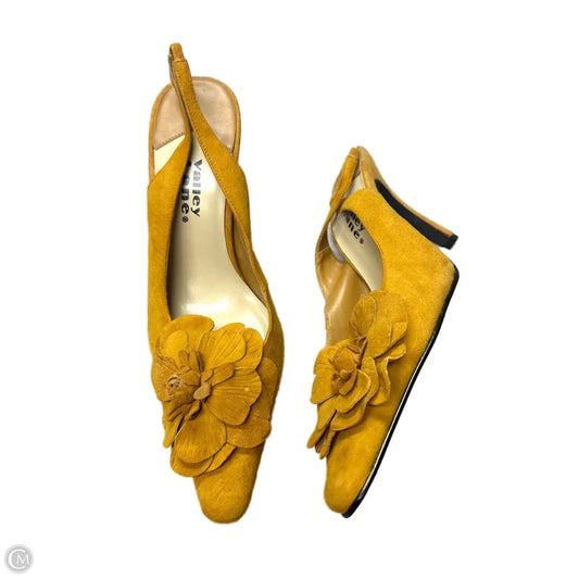 Shoes Heels Kitten By Valley Lane In Yellow, Size: 9