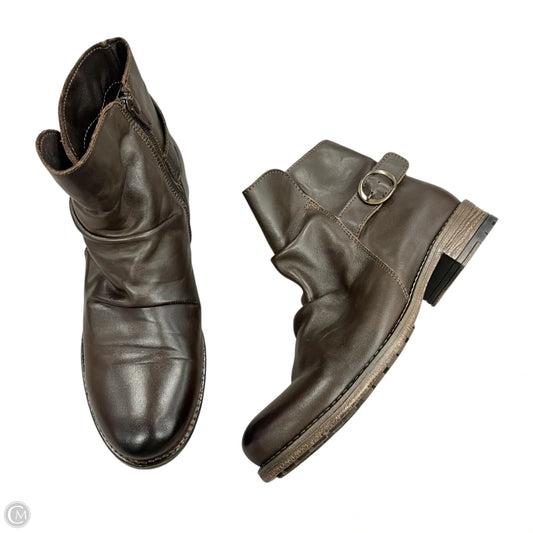 Boots Ankle Heels By Avellini In Brown, Size: 9.5