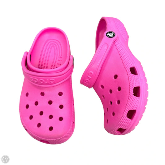 Shoes Flats By Crocs In Pink, Size: 6