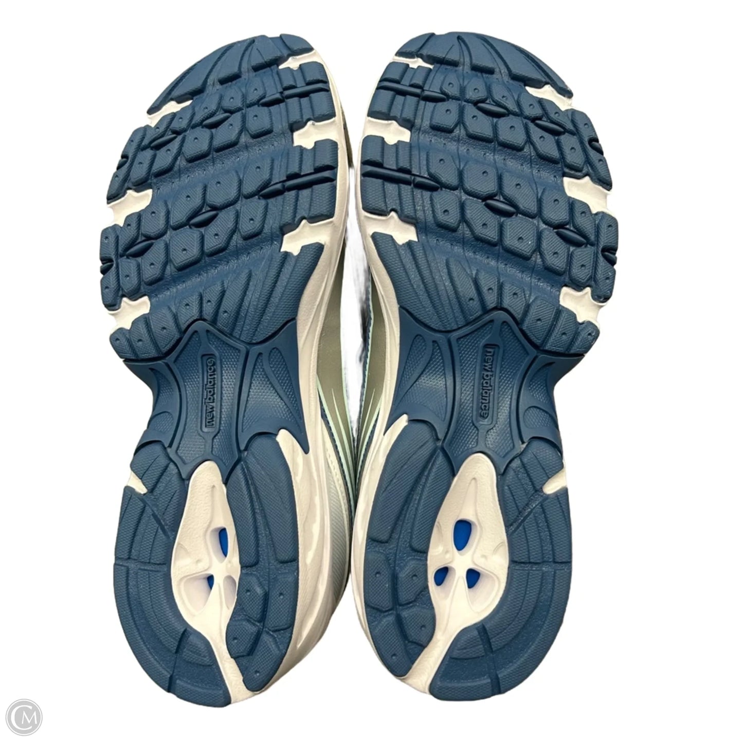 Shoes Sneakers By New Balance In Grey & White, Size: 7