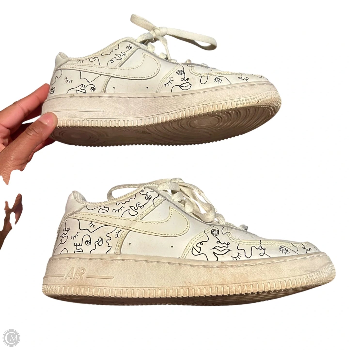 Shoes Sneakers By Nike In White, Size: 7