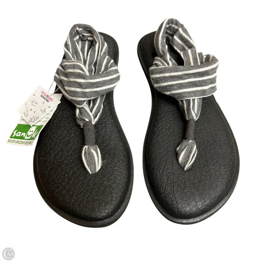 Sandals Flats By Sanuk In Grey & White, Size: 5