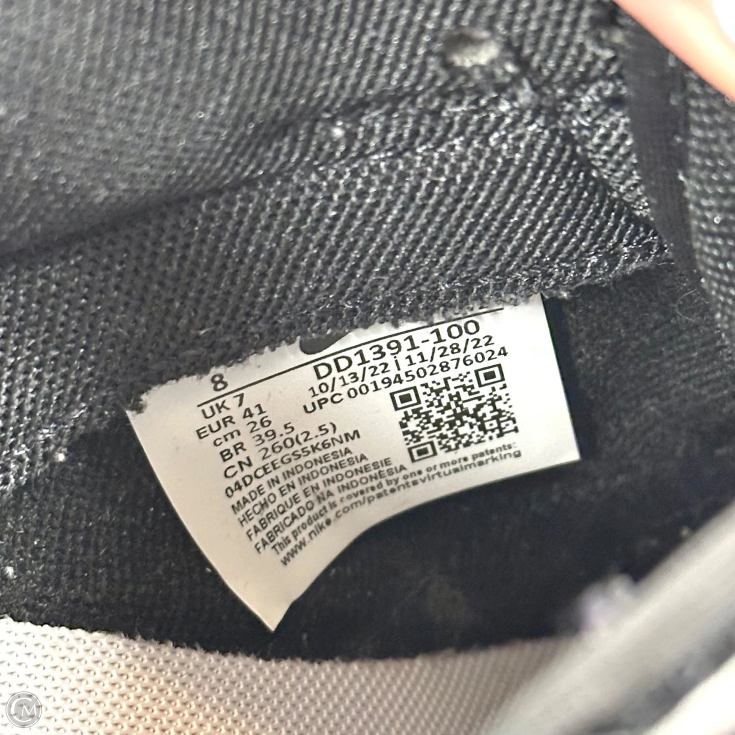 Shoes Sneakers By Nike In Black & White, Size: 8