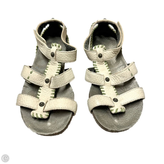 Sandals Flats By Toto In Cream, Size: 6