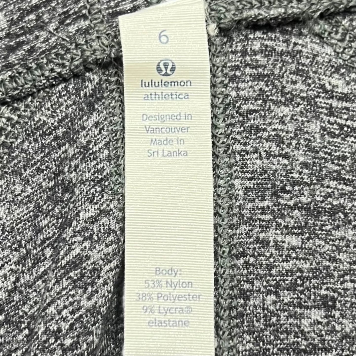 Athletic Top Long Sleeve Collar By Lululemon In Grey, Size: S
