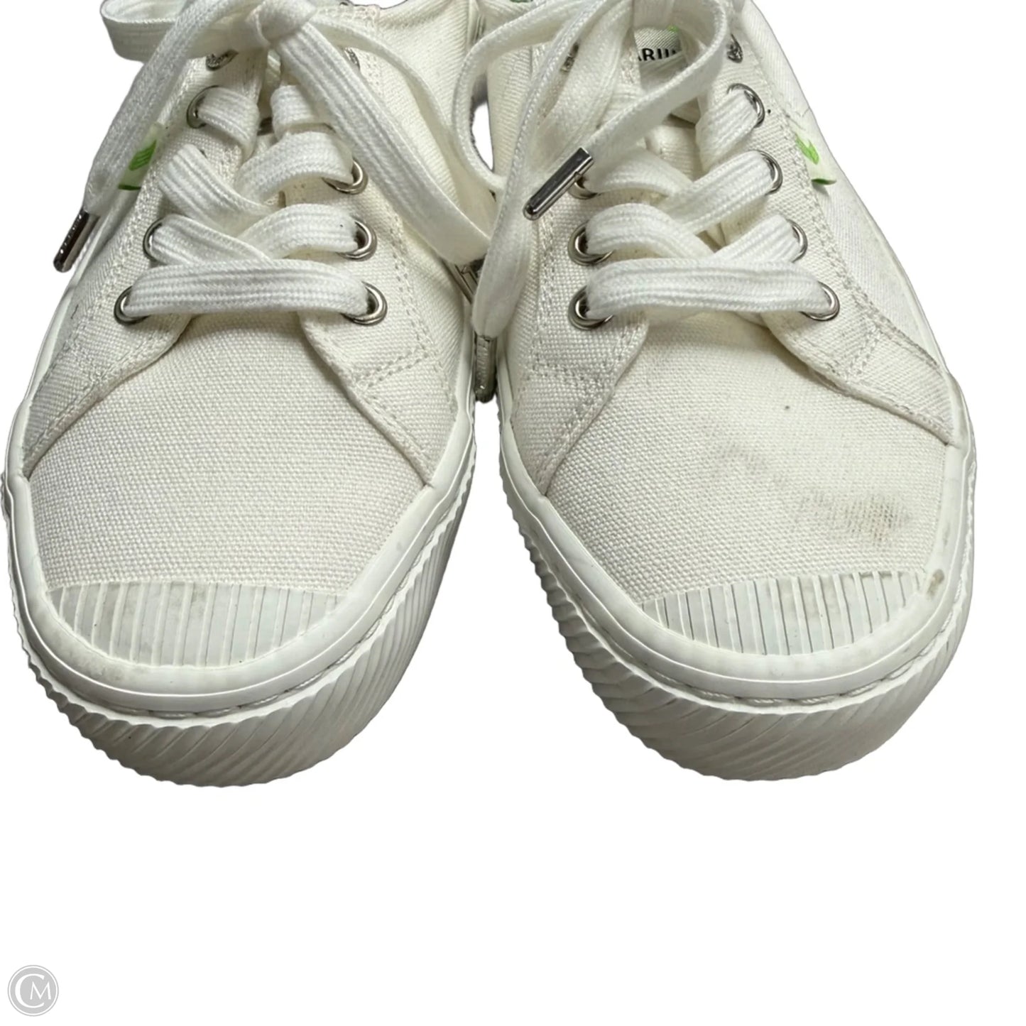 Shoes Sneakers By Cariuma In White, Size: 6.5