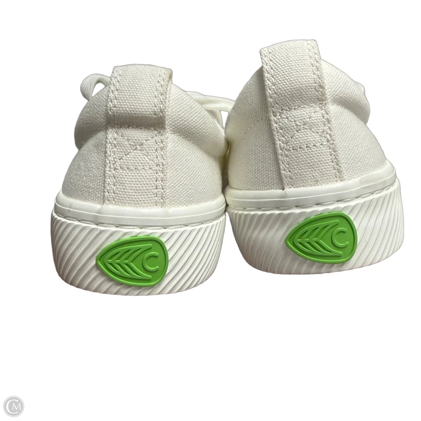 Shoes Sneakers By Cariuma In White, Size: 6.5