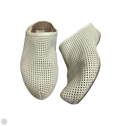 Shoes Flats By Vialis In Green, Size: 7.5