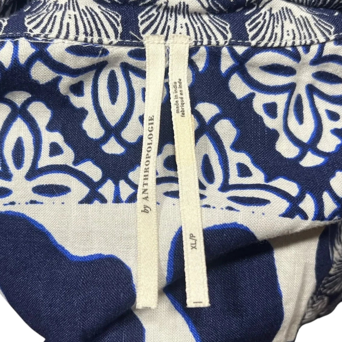 Top Short Sleeve By Anthropologie In Blue & White, Size: Xl
