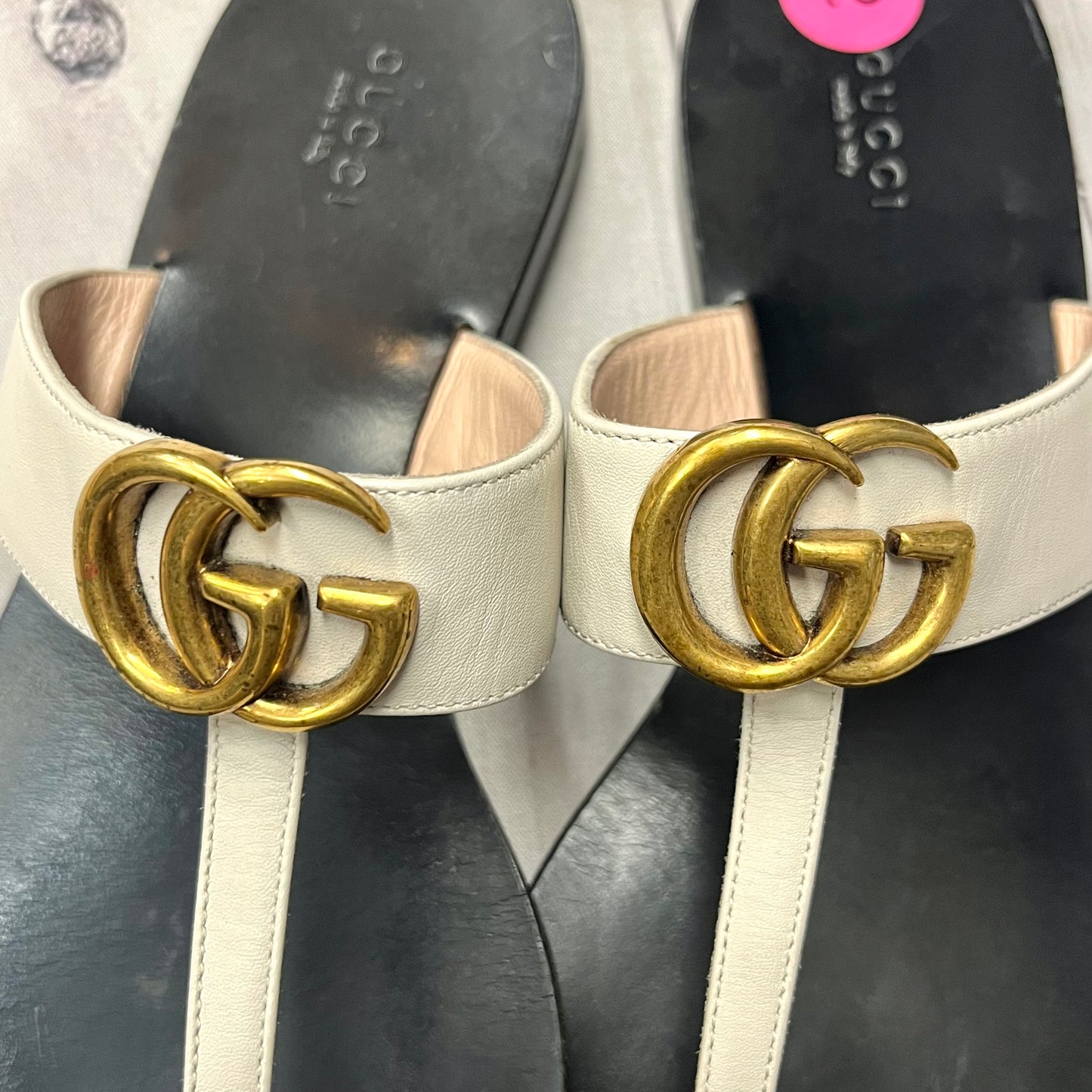 Sandals Luxury Designer By Gucci In Cream, Size: 10