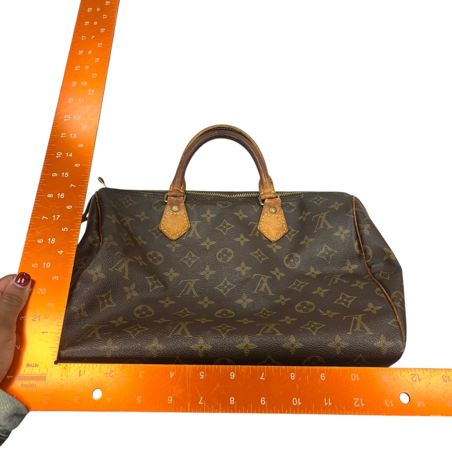 Handbag Luxury Designer By Louis Vuitton, Size: Medium