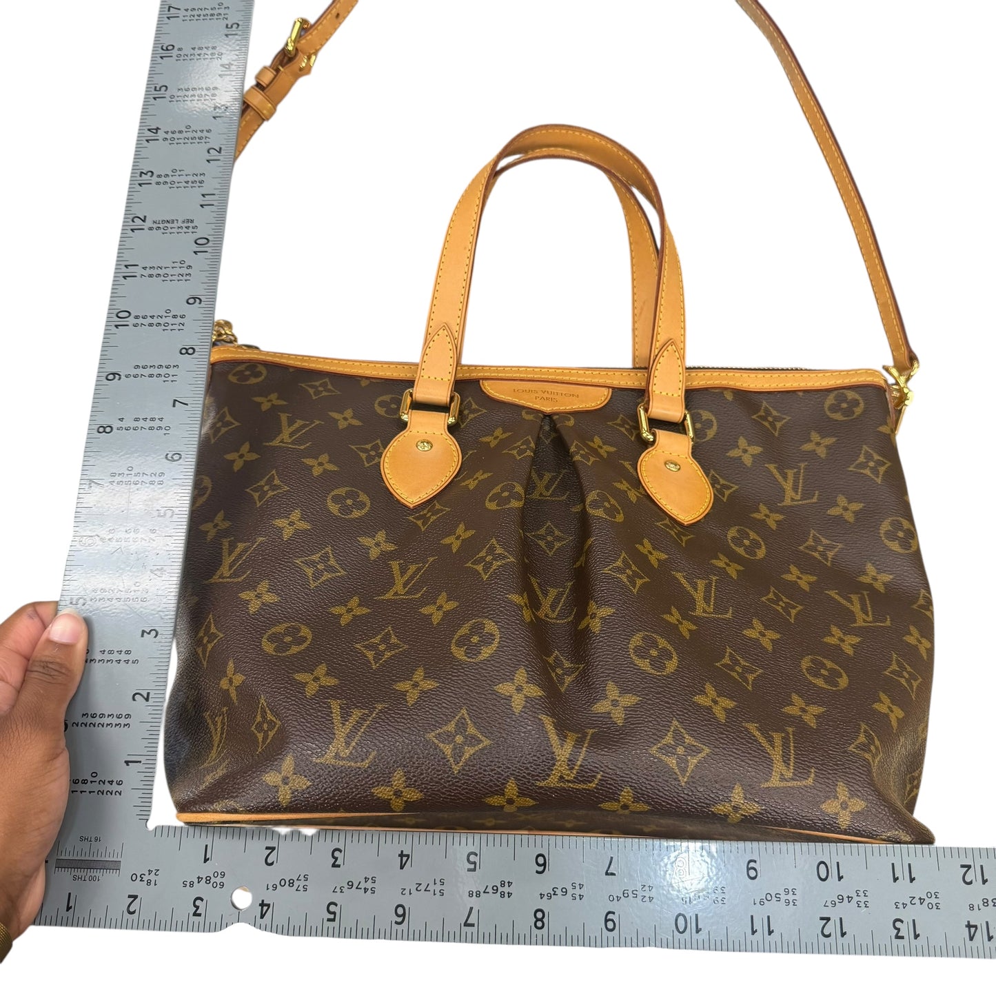 Handbag Luxury Designer By Louis Vuitton, Size: Medium