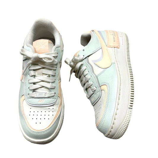 Shoes Sneakers By Nike In White, Size: 7