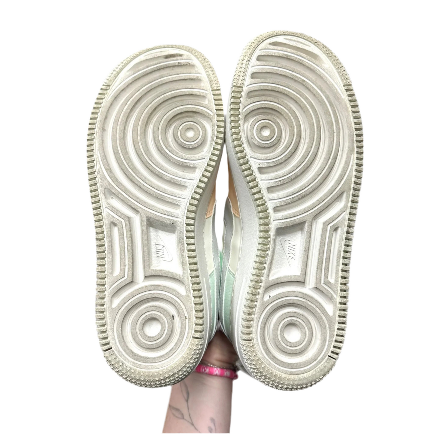 Shoes Sneakers By Nike In White, Size: 7