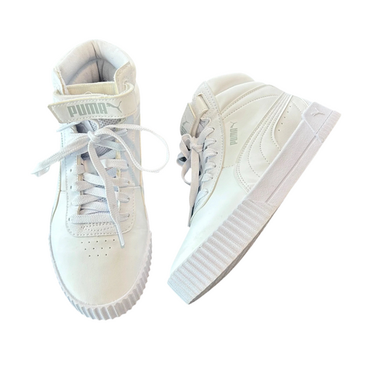 Shoes Athletic By Puma In White, Size: 7