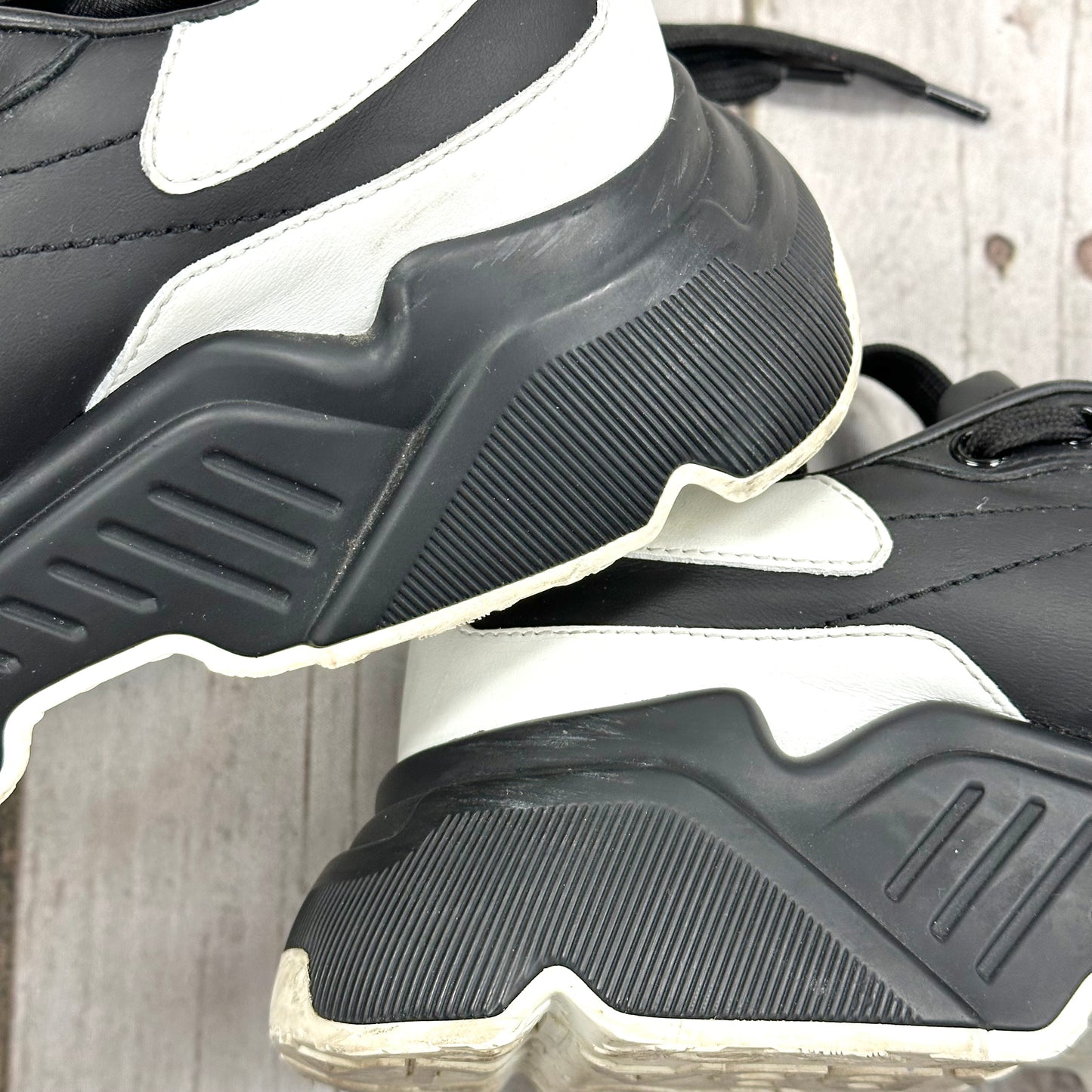 Shoes Luxury Designer By Dolce And Gabbana In Black & White, Size: 7.5