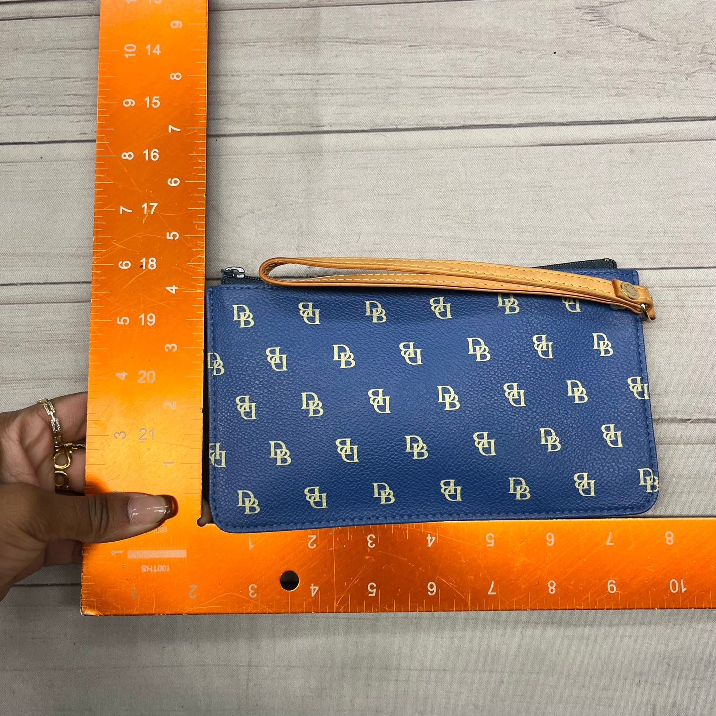 Wristlet Designer By Dooney And Bourke, Size: Medium