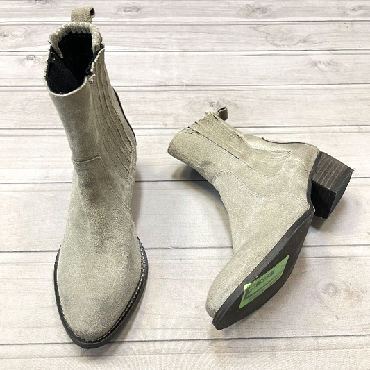 Boots Ankle Flats By Splendid  Size: 6