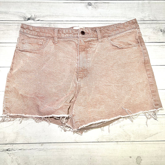 Shorts By Universal Thread  Size: 16