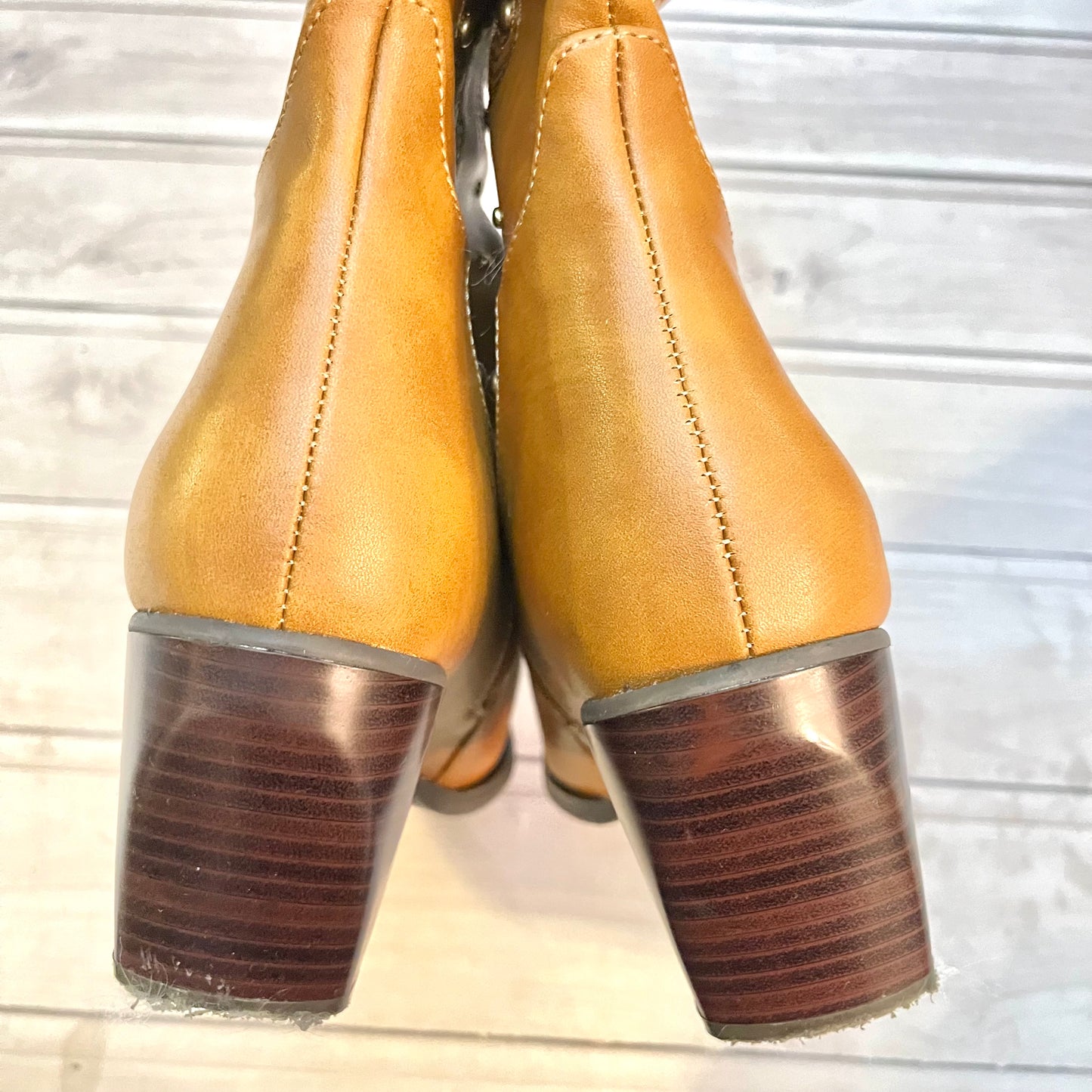 Boots Western By Dream Pairs  Size: 8