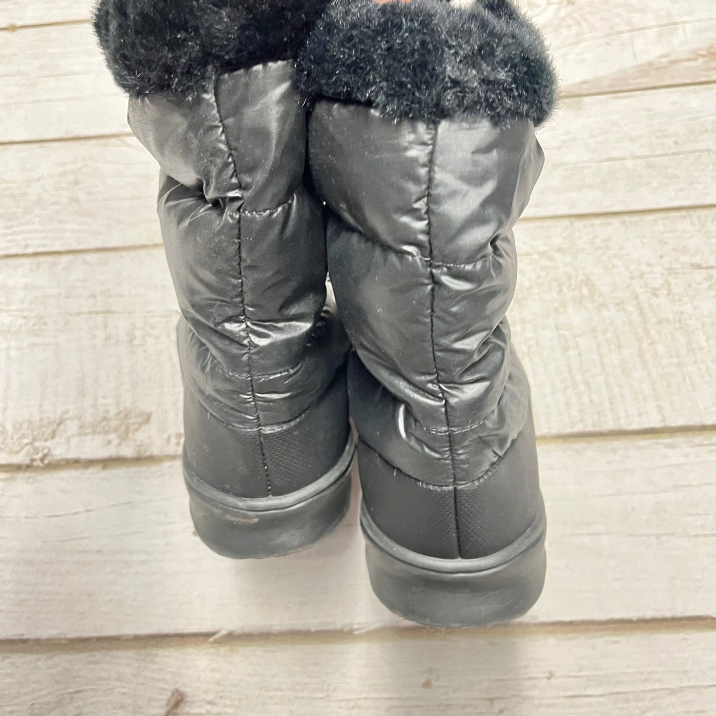 Boots Snow By North Face  Size: 8