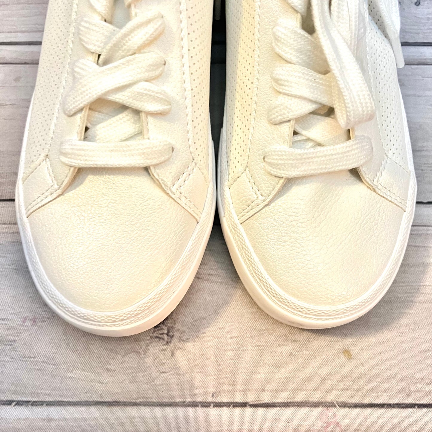 Shoes Sneakers By A New Day  Size: 6