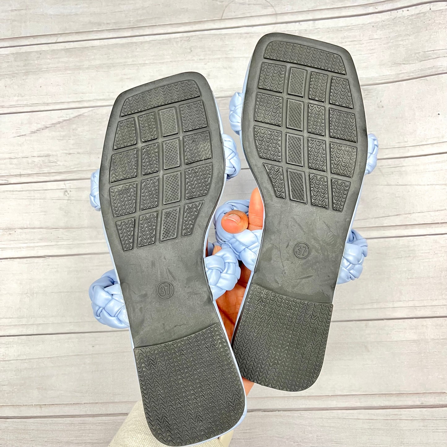 Sandals Flats  Size: 6.5